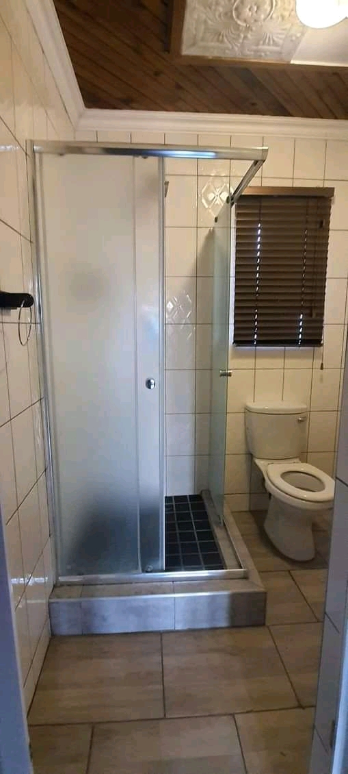 Area: rockville (soweto)

available: 01 oct  in Rockville