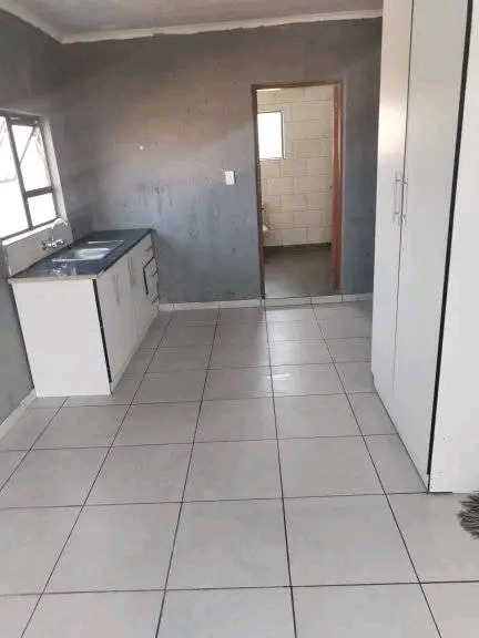 Room and garages still available at molapo an  in Rockville