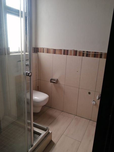 Flats available in newtown for tenants to sta  in Newtown