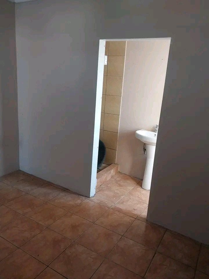 🏡 medium-sized room to rent in zola 1 , so  in Zola