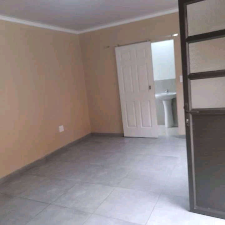 Big ensuite available immediately in rockvill  in Rockville