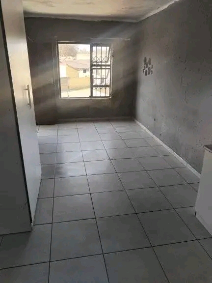 Room and garages still available at molapo an  in Rockville