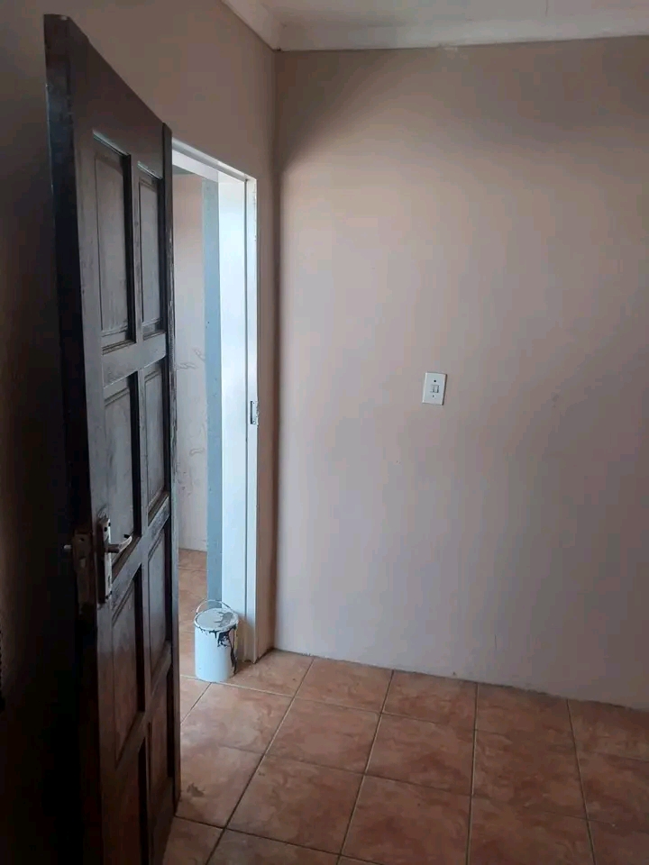 🏡 medium-sized room to rent in zola 1 , so  in Zola
