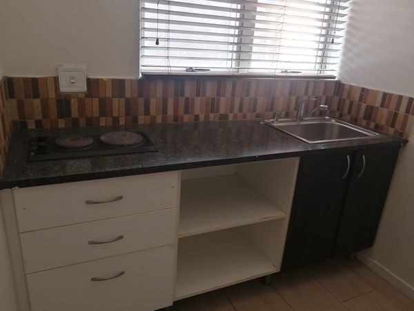 Flats available in newtown for tenants to sta  in Newtown